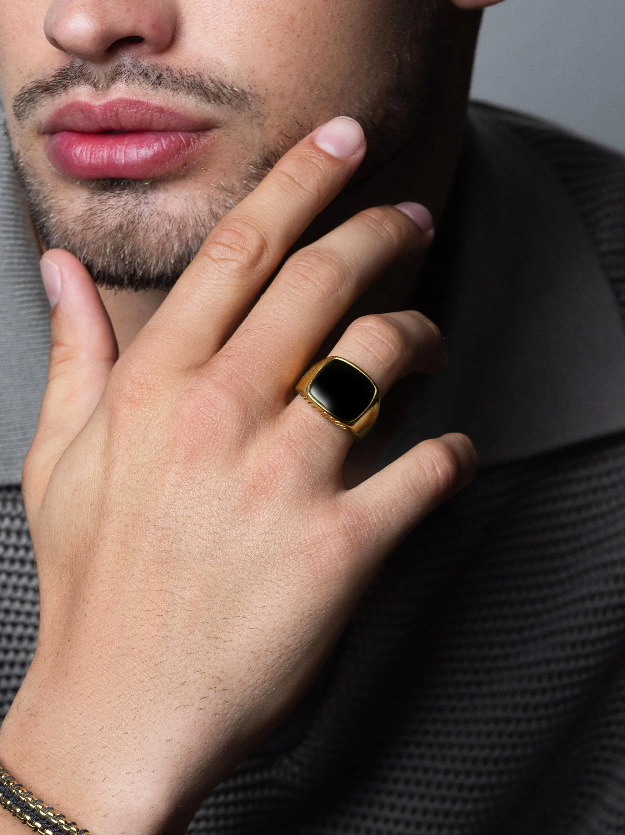 Gentlemen's Gold Signet Ring with Black Onyx