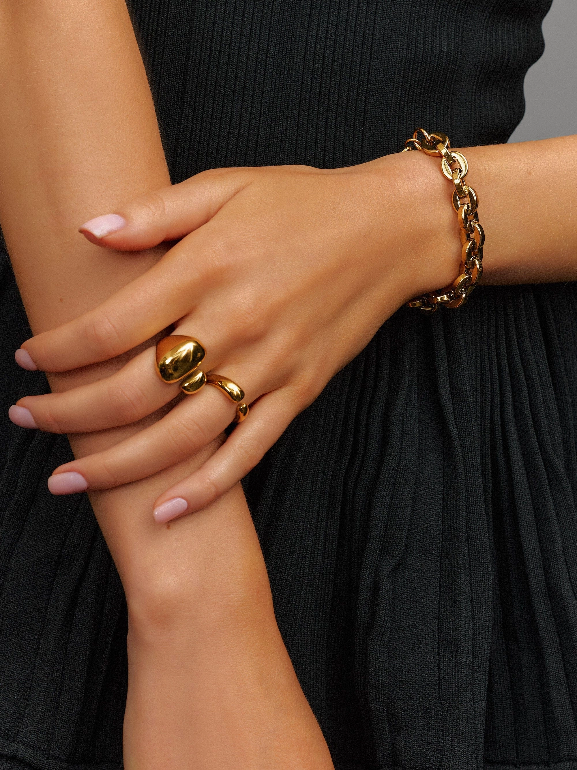 Gold Loop Link Bracelet