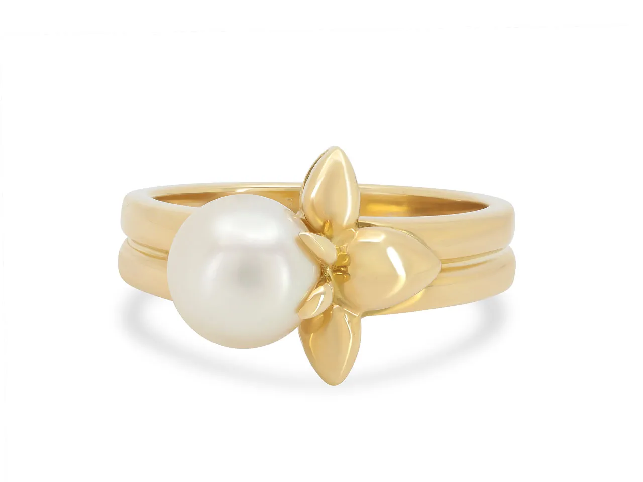 Van Cleef & Arpels Pearl Flower Ring in 18K Gold